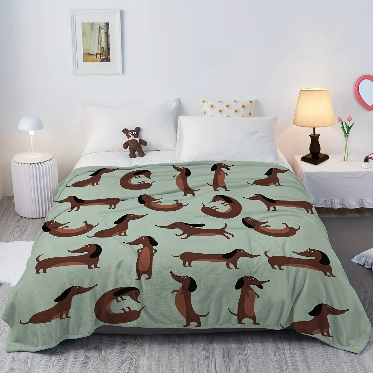 Cozy Dachshund Print Flannel Blanket - Soft, Warm, and Versatile Throw for All Seasons