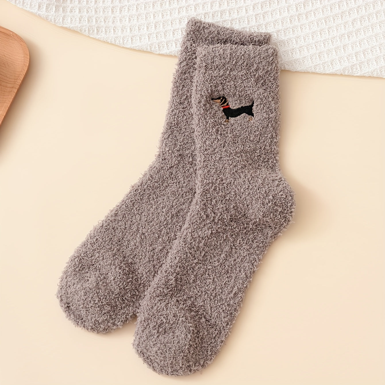 Cozy and Stylish Men's Plush Mid-Calf Socks with Dachshund Embroidery